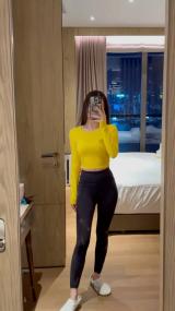 方媛生三胎后首晒自拍照 小腹紧致四肢纤细